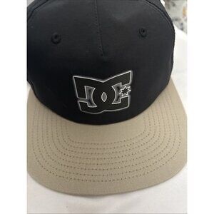DC SHOES Skateboard Apparel Black & Beige Flat Bill Adjustable CAP/ Hat